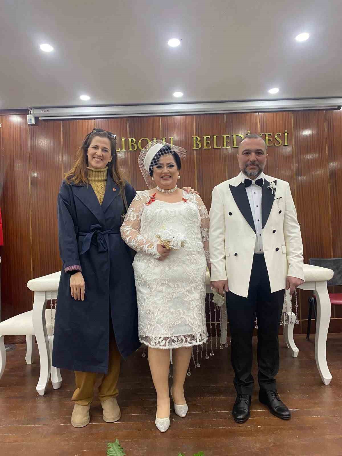 10 YIL SONRA YENİDEN EVET DEDİLER: GELİBOLU’DA SEVGİLİLER GÜNÜ SÜRPRİZİ!