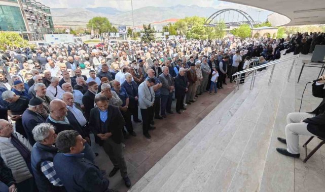 2025 Yılı Hacı Adayları Erzincan'dan Yola Çıktı