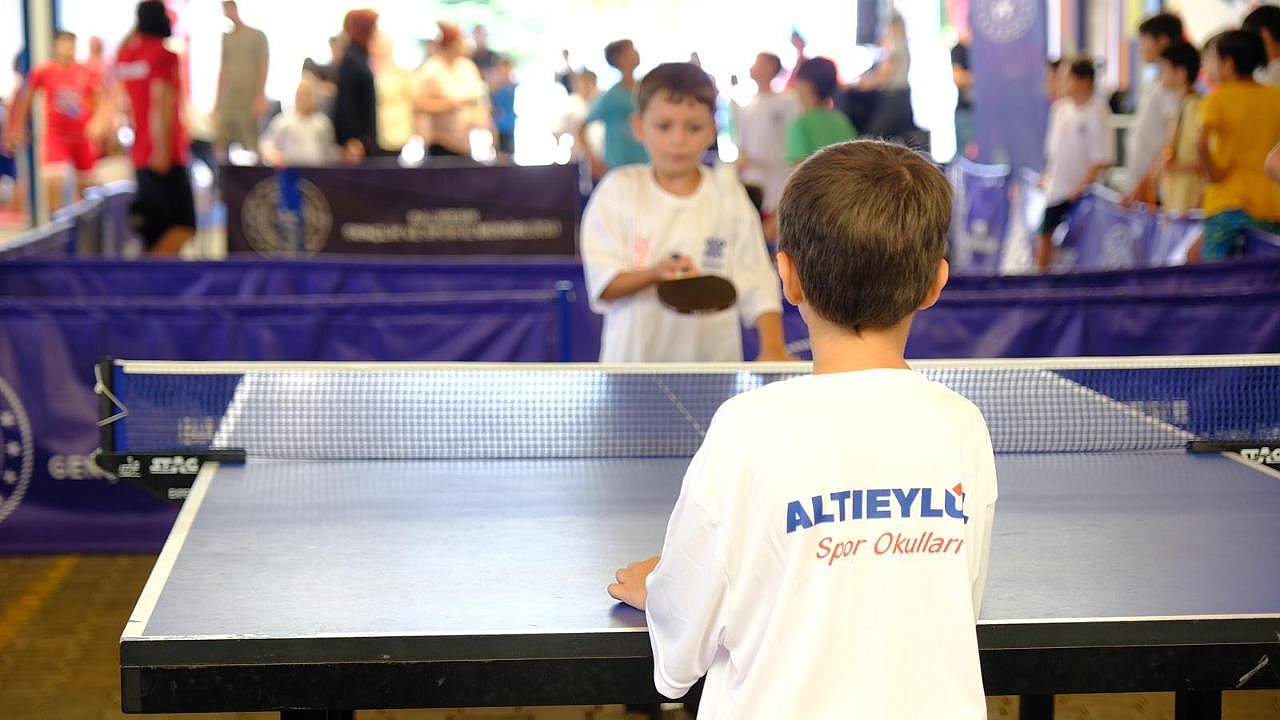 ALTIEYLÜL'DE ÇOCUKLAR BU YAZ SPORLA BULUŞACAK