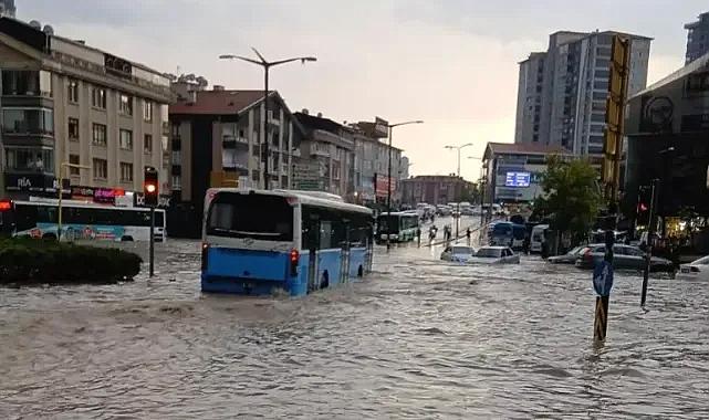 Ankara’da Sağanak ve Fırtına Felaketi: Başkent Sular Altında!