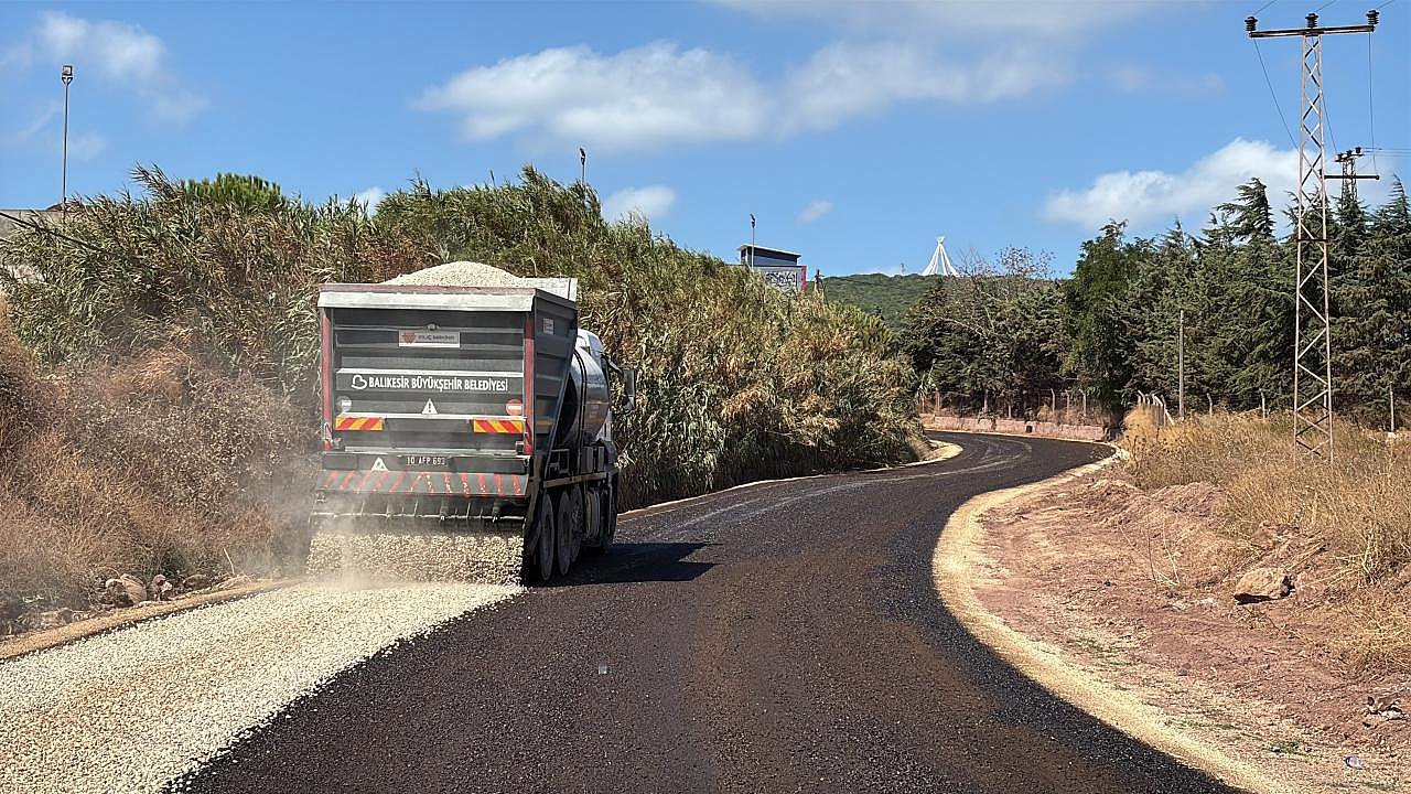 Başkan Ahmet Akın, Son Kurşun Anıtı’na giden yolu asfaltla buluşturdu
