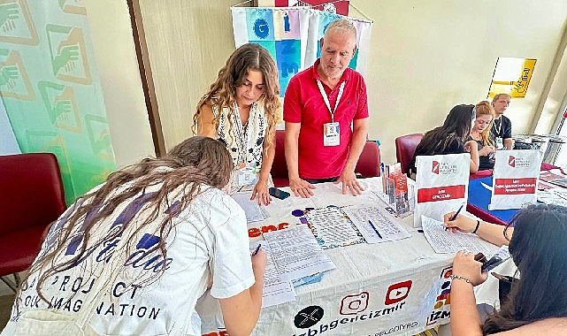 Genç İzmir Ekipleri Kampüslerde Bilgilendirme Stantlarıyla Buluşuyor