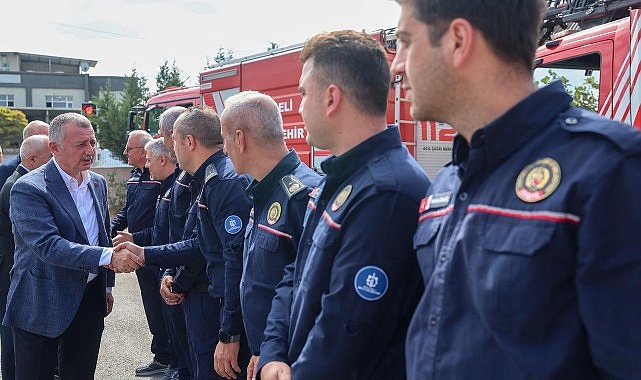 Kocaeli’nden Kahramanlık Dolu Anlar: Tahir Büyükakın’ın İtfaiye Ziyareti ve Operasyonların Ardı