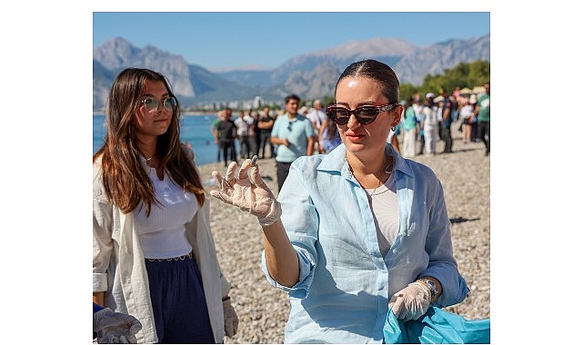 Konyaaltı Kıyılarında Uluslararası Kıyı Temizleme Günü Etkinliği: Deniz ve Sahil İçin Birliktelik
