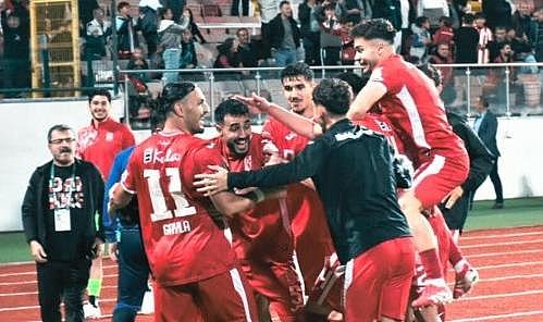 Balıkesirspor Taraftarına Bayram Gibi Gece: 4-0’lık Zafer!