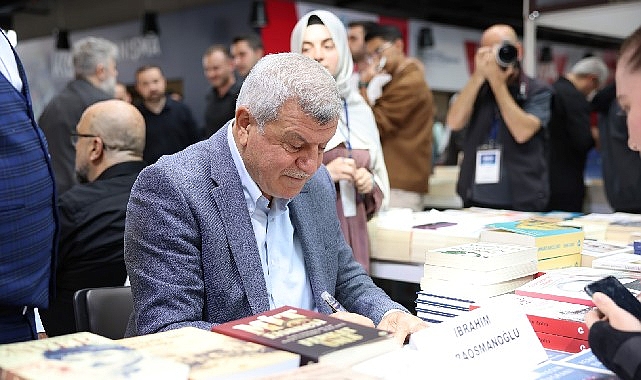 Herkesin Başkanı İbrahim Karaosmanoğlu, Uluslararası Kitap Fuarı’nda İmza Gününe Konuk Oldu