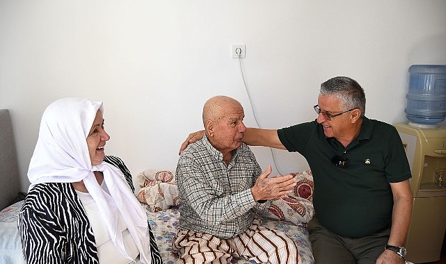 Kemer'de 1 Ekim Dünya Yaşlılar Günü Ziyareti: Başkan Topaloğlu ve Ekip Yaşlılarımızı Dinledi