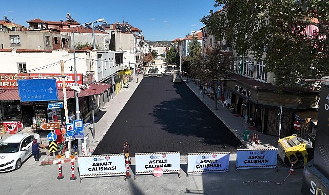 Korkuteli’de Yol Çalışmaları: Büyükşehir ve Korkuteli Belediyesi İş Birliğiyle Sıcak Asfalt Dökümü Başladı