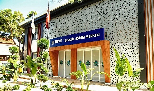 Menemen’de Eğitim Desteği: 10.000 Dijital Paketle Öğrencilere Yüzde 100 Ulaşım