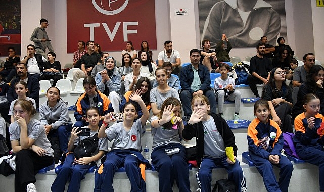 Osmangazi Belediyespor Erkek Voleybol Takımı Sezona İlk Galibiyetle Başladı