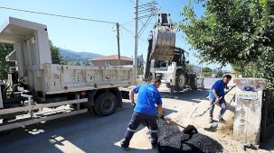 Efes Selçuk ve İzmir Büyükşehir Belediyesi: Mahallelerde Parke ve Asfalt Tamirlerinde Sürdürülen İş Birliği