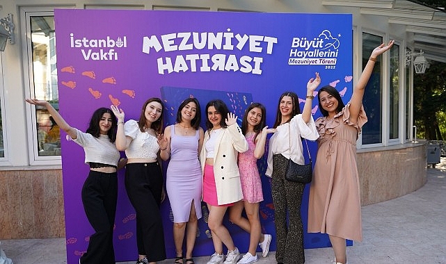 Atatürk’e Armağan Şarkılar: Işıkla Buluşan Dayanışma Gecesi ve İstanbul Vakfı İçin Gelir Ayırımı