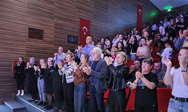 Atatürk’ü Anma Coşkusuyla Kadın Liderliğinde Bir Oratoryo Şöleni