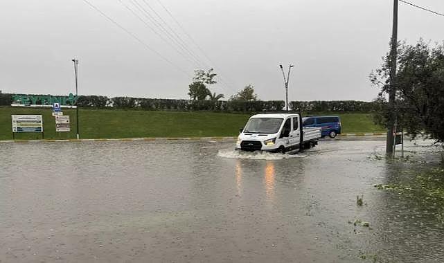 Balıkesir’de Kuvvetli Yağış Hayatı Olumsuz Etkiledi