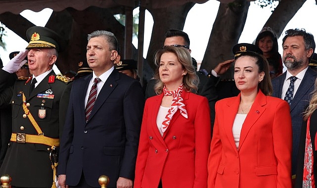 Cumhuriyet Bayramı Kutlamalarında Önemli Anlar: Vali Şahin ve Başkan Vekili Özdemir’in Gösterişli Törene Katılımı