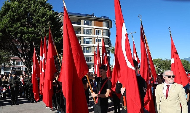 Edremit’te Cumhuriyet Bayramı Coşkusu: Kutlamalar ve Ödüller