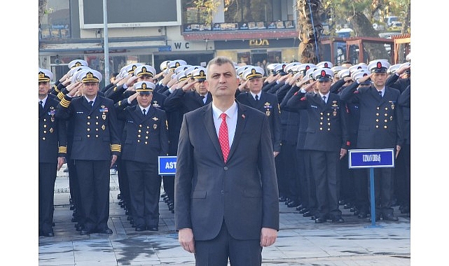 Gölcük Anıtpark’ta Atatürk Anma Töreninde Yoğun Katılım ve Öğrencilerden Anma Programı