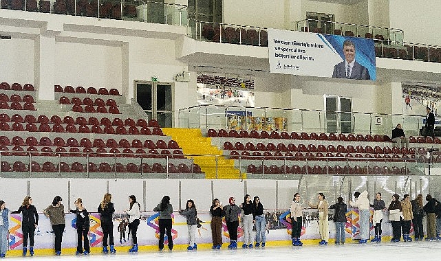 İzmir Buz Sporları Salonu: Haydi Kadınlar Buza Projesiyle Ücretsiz Seanslar Sürüyor