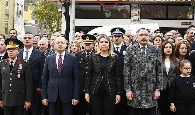 Kurtuluşun 87. Yılında Atatürk Anıtı Önünde Anma Töreni ve Kültür Merkezinde Etkinlikler