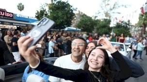 Antalya Altın Portakal Festivali Korteji Büyüleyici Coşkusuyla Sokakları İrdeledi