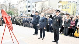 Atatürk Anıtı Önünde Cumhuriyetin 102. Yıl Anısına Çelenk Sunumu ve Tören Raporu