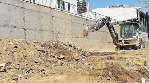 Karşıyaka'da Ekim Ayı Yol Bakımında Üreten Belediyecilik ve Kaynak Verimliliği