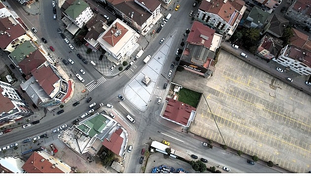 Aşıroğlu Caddesi’nde Üstyapı Yenilenmesi: Trafik Akışı ve Güvenli Geçiş İçin Yeni Düzenlemeler