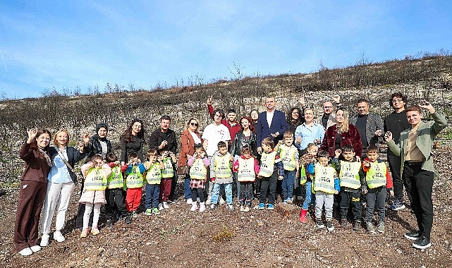 Buca'da Minik Adımlar, Doğaya Büyük Umut: Tohumlar Karacaağaç için yeşeriyor