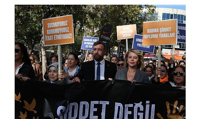 Çiğli'de Kadına Yönelik Şiddetle Mücadele Günü Etkinlikleri: Sıfır Tolerans Vurgusu ve Kadınların Yanında Olma Mesajı