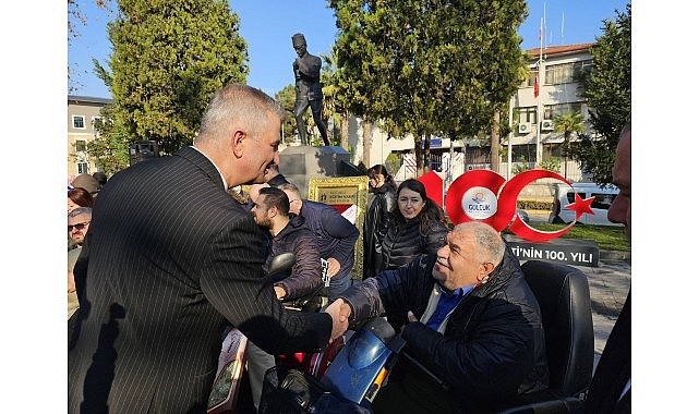 Gölcük'te Dünya Engelliler Günü Töreninde Engelli Bireylerden Renkli Gösteriler