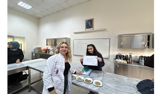 İzmir'de Meslek Fabrikası'ndan İşe Yönelik Sertifika Törenleri ve Kurs Başarıları