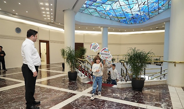 Kadıköy Belediye Başkandan Çocuk Hakları Günü Ziyareti: Minikler Haklarını Getirdi