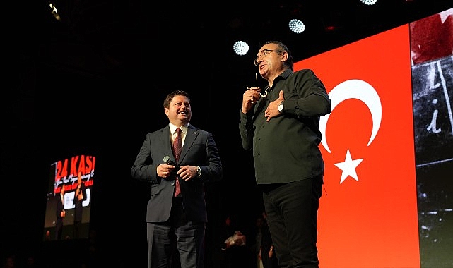 Kadıköy'de Öğretmenler Gününü Sunay Akın'lı Buluşmayla Kutlama