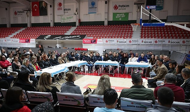 Aliağa Belediyesi Çalışanları, Başkan Serkan Acar’a Doğum Günü Sürpriziyle Sıcacık Kutlama