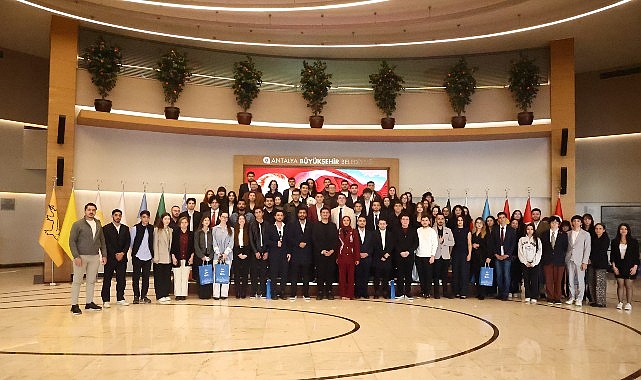Antalya Gençlik Meclisi 2025-2026 dönemi ilk toplantısını tamamladı: Mine Nur Demirkıran başkanlıkta ilerleyen vizyonlar