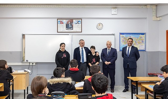 Berat Ege Sarı’nın Seçim Vaadinin Heyecanıyla Öğrencilere Sürpriz Ziyaret