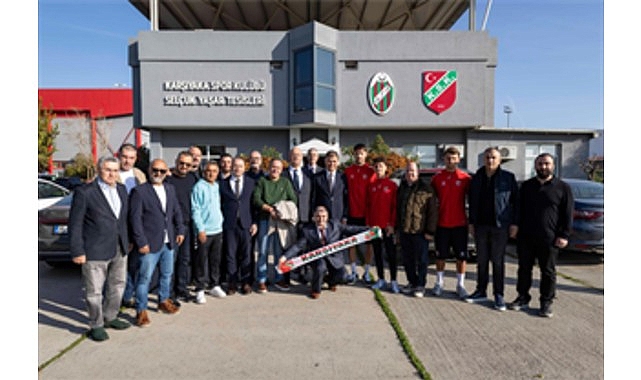 İzmir Büyükşehir Belediye Başkanı Tugay: Karşıyaka ve Göztepe’ye Destek Vurgusu