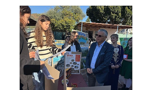 Kemer'de Çok Ülkeli Dostluk Festivali: Öğrenciler ve Belediye Başkanı Bir Araya Geldi