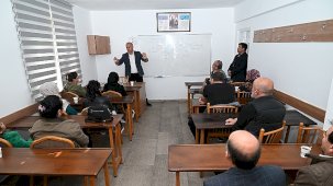 Kemer'de Ücretsiz Üniversite Hazırlık Desteğiyle Velilerle Bilgilendirme Toplantısı