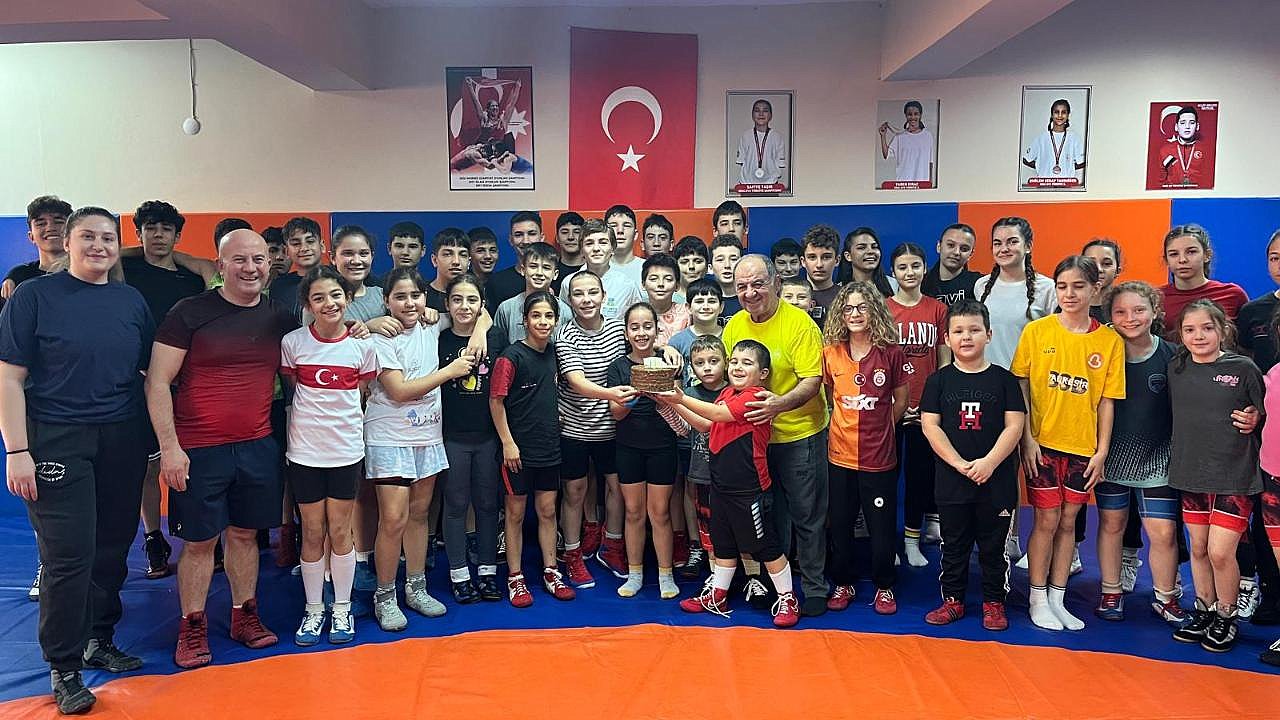 Gürespor Güreşte de zirvede: İlçenin gururu oldu