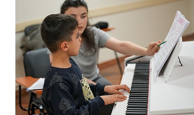 Maltepe’de Kültür ve Sanat Kurslarıyla Gençlik ve Yetişkinler Sanata Yakınlaşıyor
