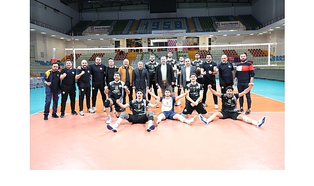 Osmangazi Belediyespor Erkek Voleybol Takımı Evinde Net Galibiyetle Zirveye Yaklaştı