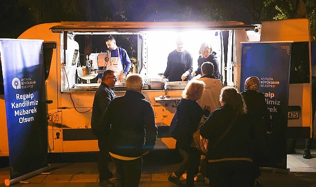Regaip Kandili'nde 19 İlçede Lokma ve Kandil Simidi İkramı: Büyükşehir'den Dayanışma ve Paylaşım Çağrısı