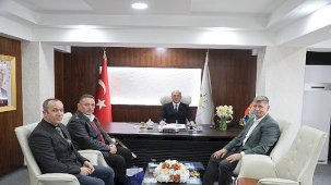 Basmane'da Dayanışma Sofrası: Tugay, Yılın Son Gününde Vatandaşlarla Birlikte