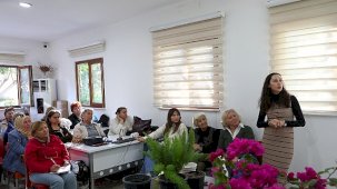 Evde Çiçek Yetiştirme Eğitimiyle Yaşlı Katılımcılar Doğayla Bağını Güçlendiriyor