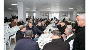 Halise Yemeği Vesilesiyle Ağrılılarla Buluşan Kartepe Belediye Başkanı