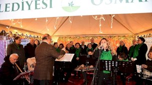 Osmangazi Meydanı’nda Yeni Yıl Festivali'nde Türk Sanat Müziğiyle Soğuk Havaya Meydan Okundu