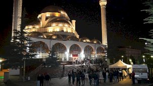 Regaip Kandili’nde Lokma İkramıyla Paylaşım ve Dayanışma Ruhunu Öne Çıkan Kahramankazan Programı