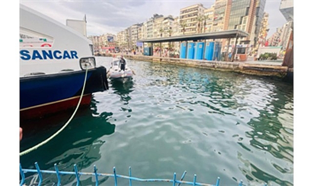 Karşıyaka Vapurr İskelesi Altında Sıkışan Kedinin Başarılı Kurtarılması