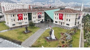 Nusaybin–Kamışlı Sınır Hattında Bayrak Sakini: Osmangazi Belediyesi Hizmet Binalarında Halkın Dayanışması